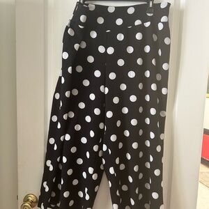 Caprices baggy. Polyester. Nice wear to work